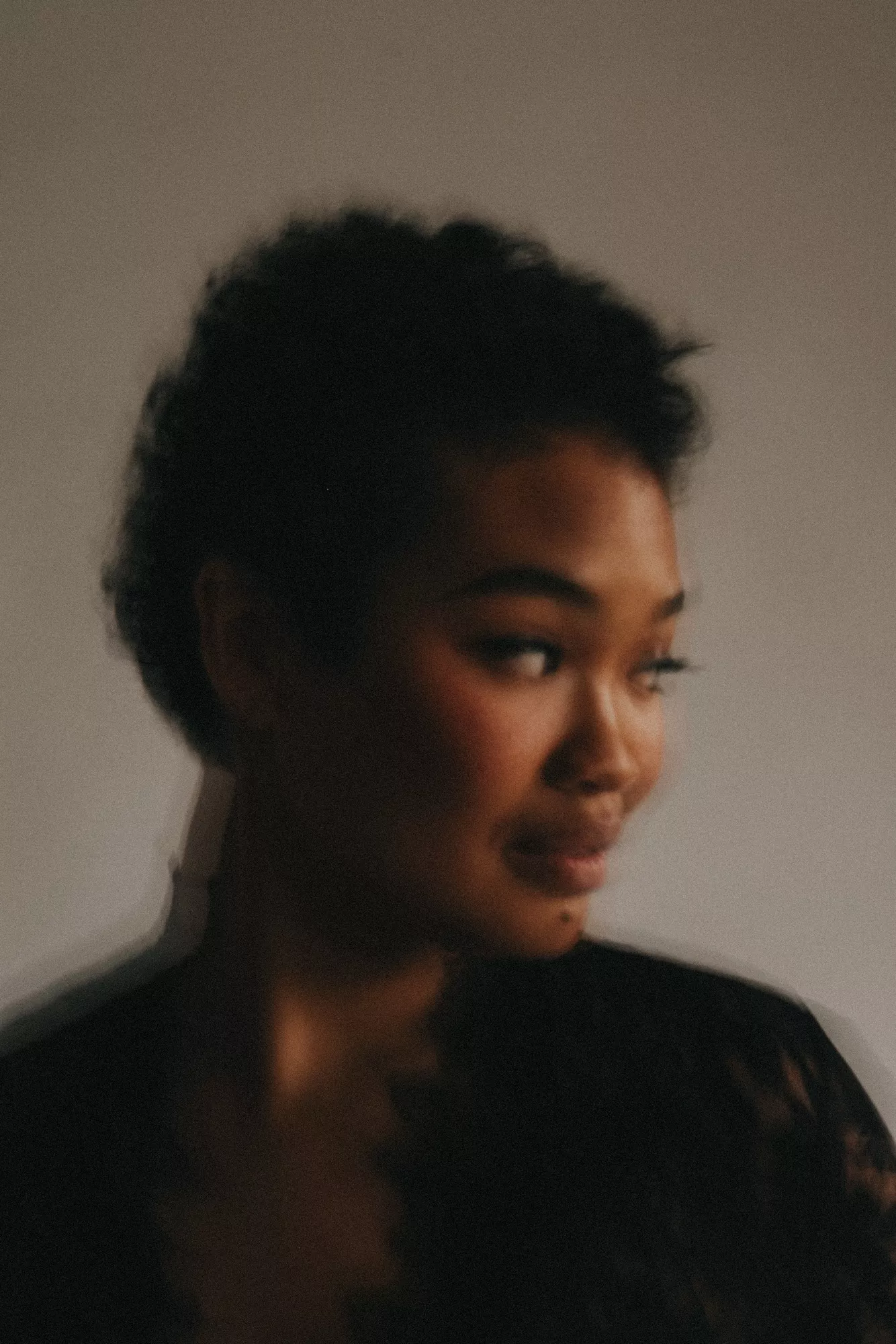 Séance portrait artistique avec Mailee – Photographe à Bruxelles | Ousam Photography